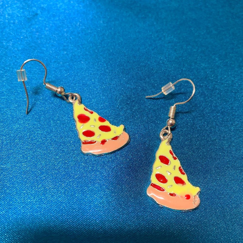 Pepperoni Pizza earrings 🍕